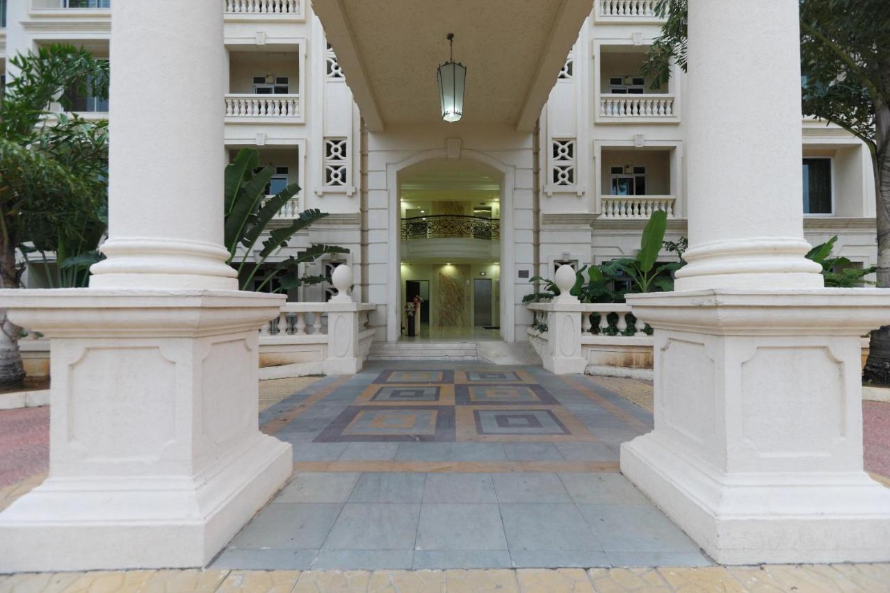 Oyo 6954 The Lawns Oragadam Hotel Exterior photo