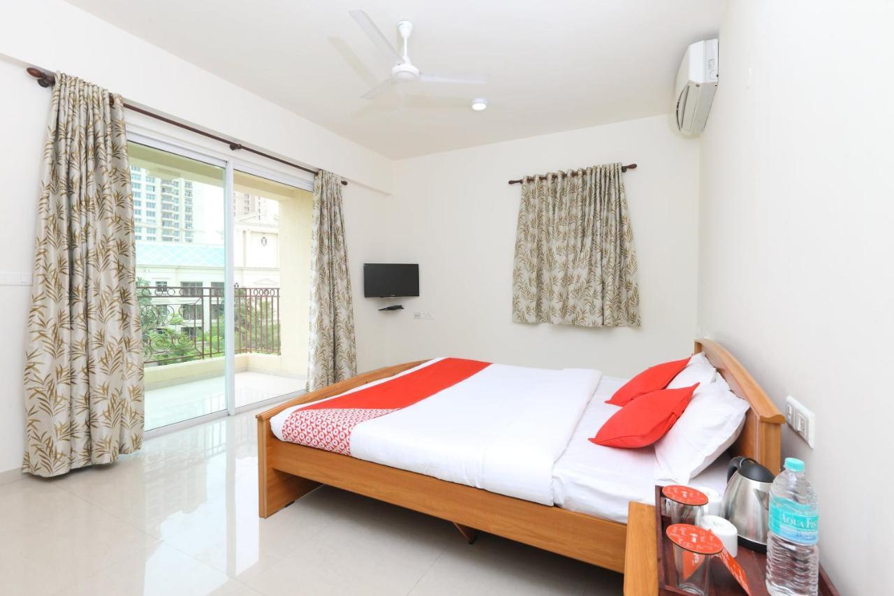 Oyo 6954 The Lawns Oragadam Hotel Exterior photo