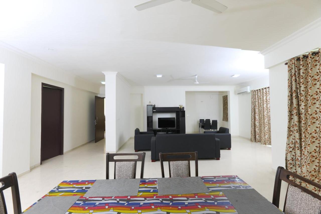 Oyo 6954 The Lawns Oragadam Hotel Exterior photo