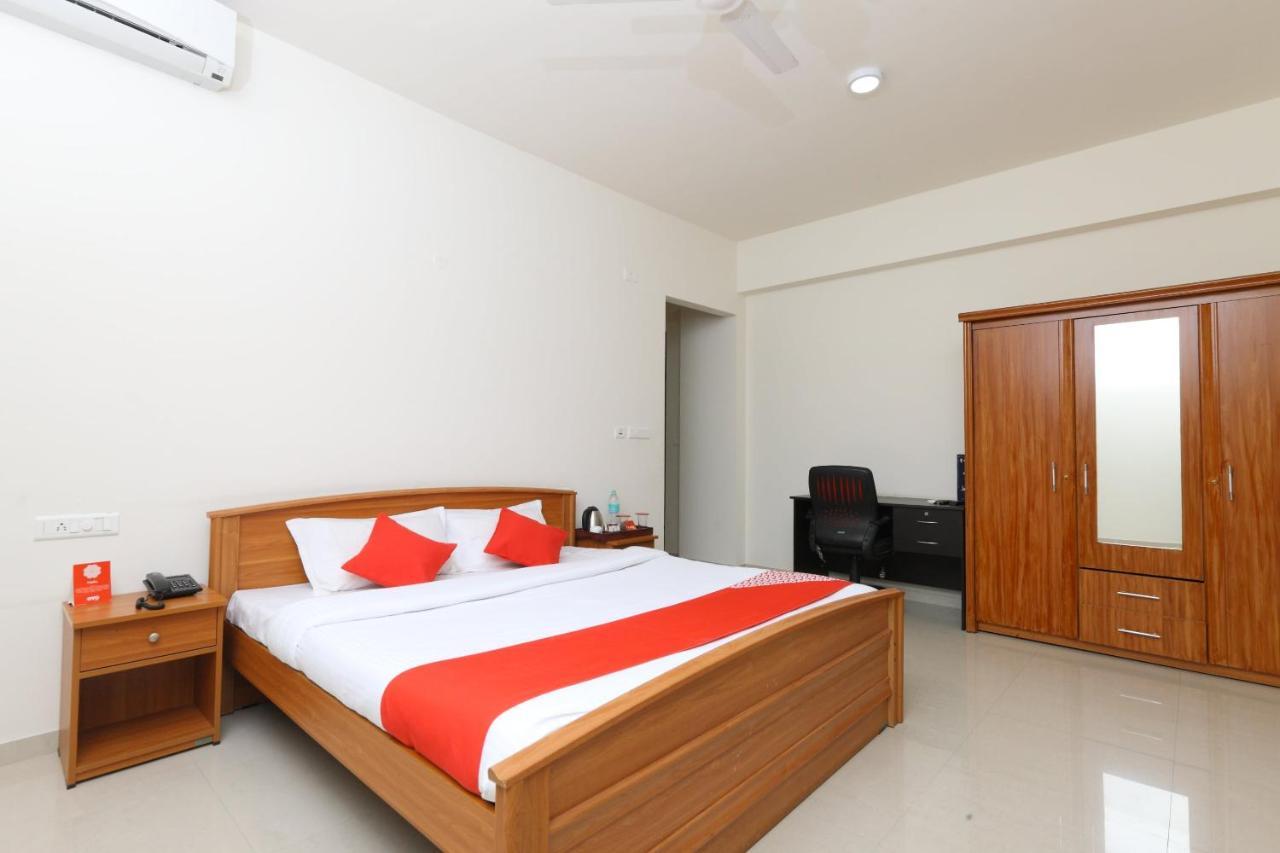 Oyo 6954 The Lawns Oragadam Hotel Exterior photo